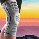 Knee pads with splints