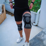 Knee pads with splints